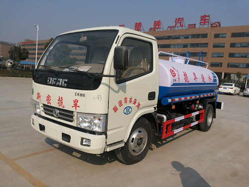 东风5吨洒水车